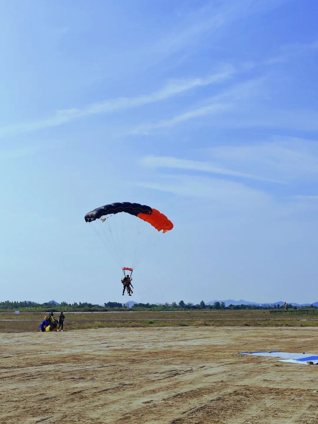 珠海也可以高空跳伞了！首个高空跳伞项目在莲洲机场成功开启
