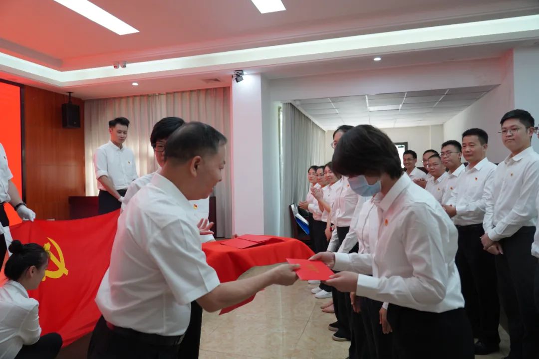 珠海航空城集团党委举行预备党员入党宣誓仪式