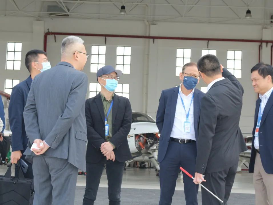 香港国际航空学院院长李天柱一行莅临珠海莲洲机场调研交流
