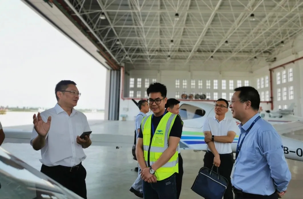 台山市副市长赵智健到访珠海莲洲机场调研交流通用航空产业合作
